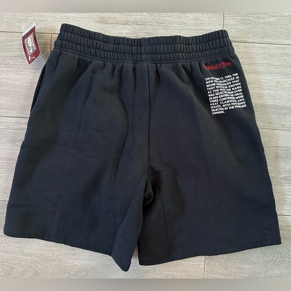 Men's Miami Heat Mitchell & Ness Origins Black Fleece Shorts Size L Large New - Picture 11 of 11